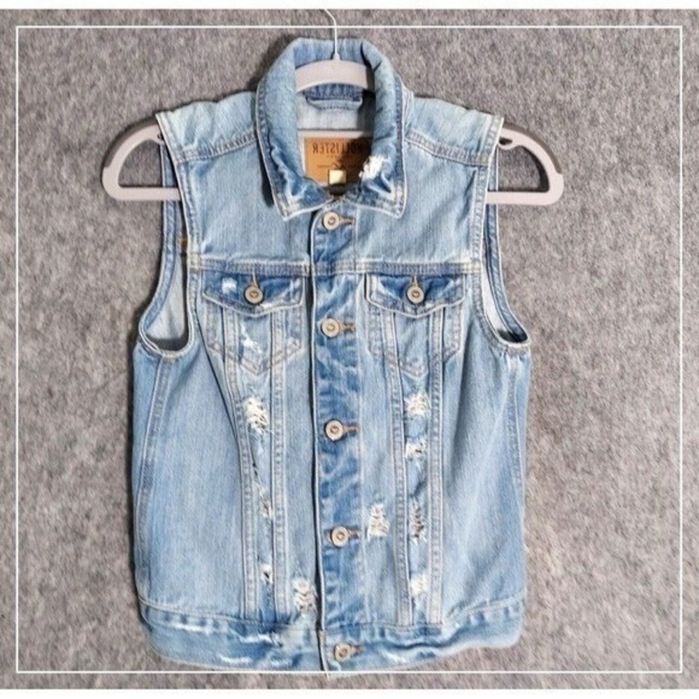 Hollister Vest Women S Distressed Denim Trucker Festival Y2K Layering Jacket